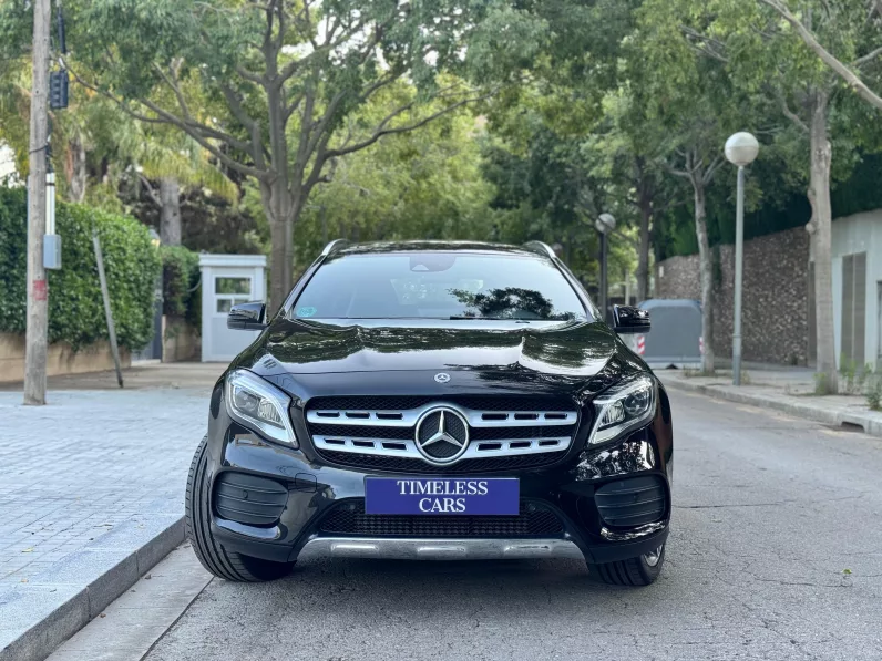 
								Mercedes GLA 180 7G-DCT AMG Line full									