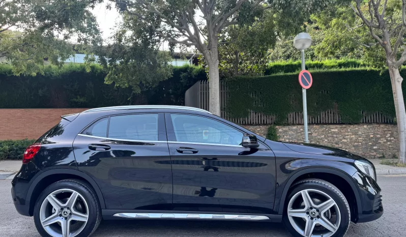 
								Mercedes GLA 180 7G-DCT AMG Line full									