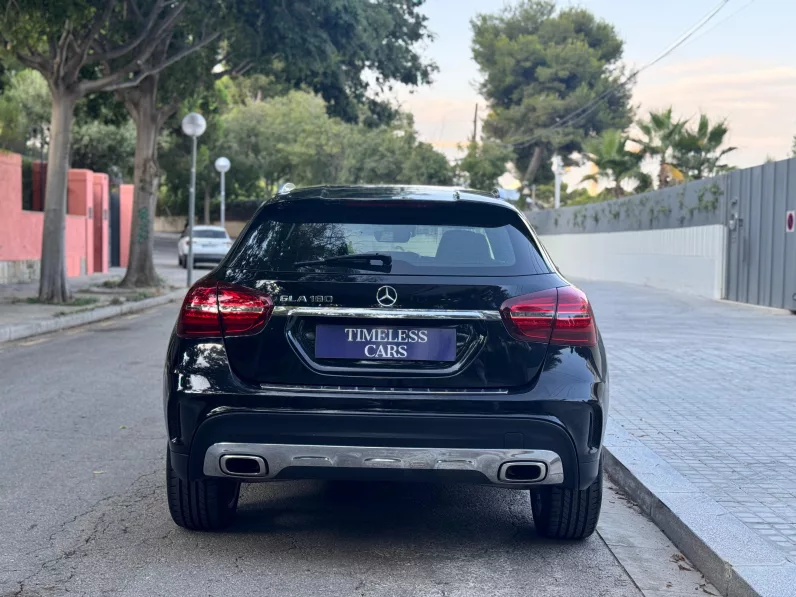 
								Mercedes GLA 180 7G-DCT AMG Line full									