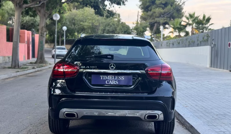 
								Mercedes GLA 180 7G-DCT AMG Line full									