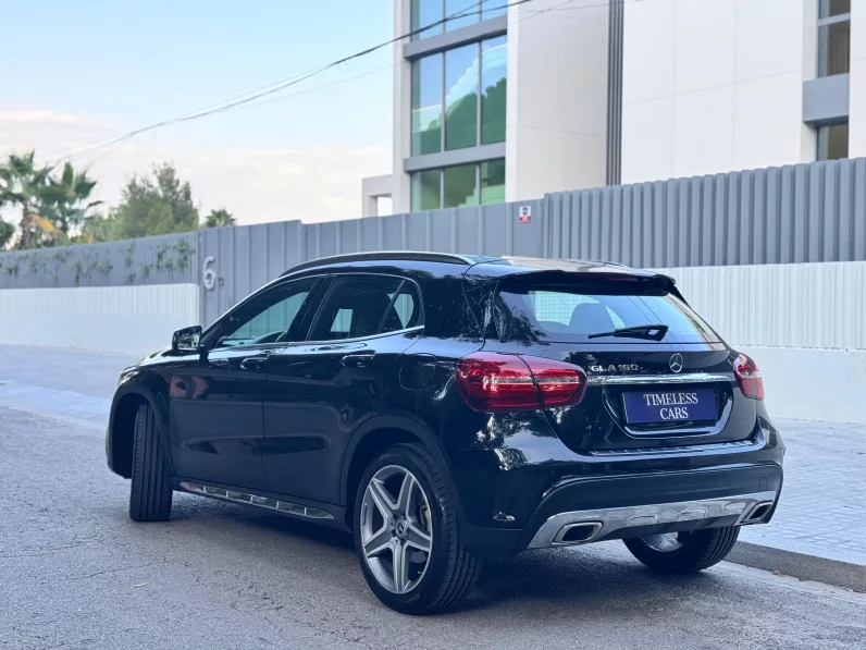 
								Mercedes GLA 180 7G-DCT AMG Line full									