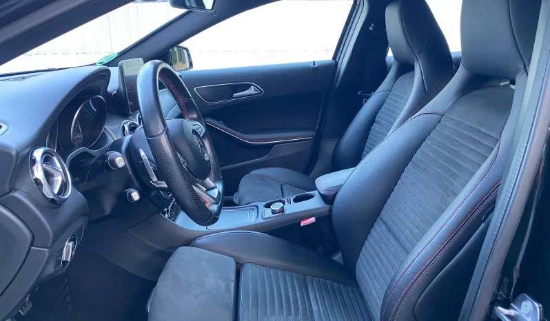 
								Mercedes GLA 180 7G-DCT AMG Line full									