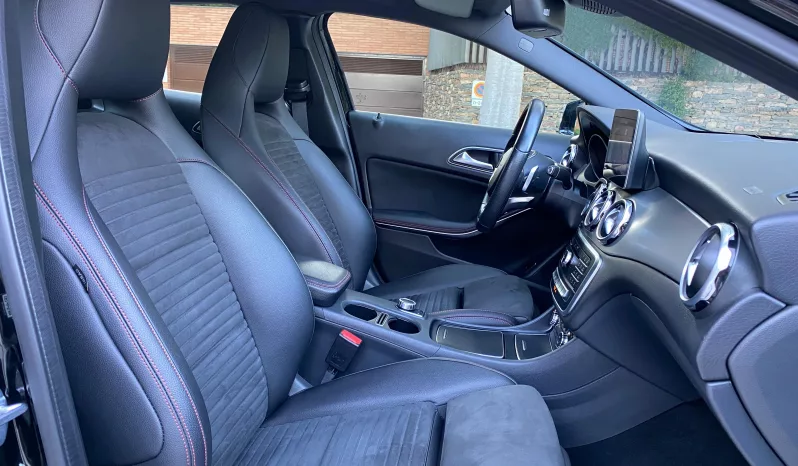 
								Mercedes GLA 180 7G-DCT AMG Line full									