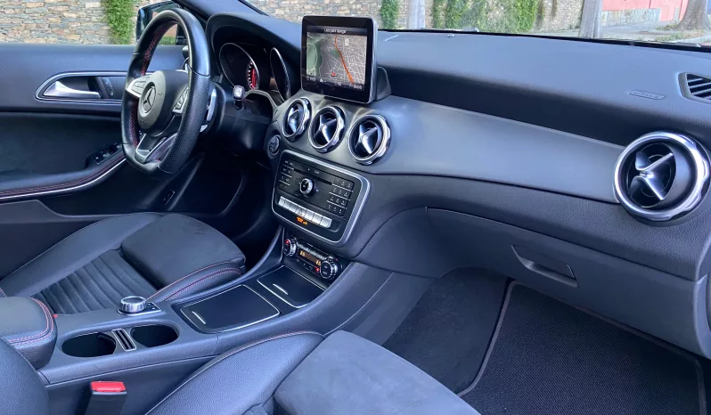 
								Mercedes GLA 180 7G-DCT AMG Line full									