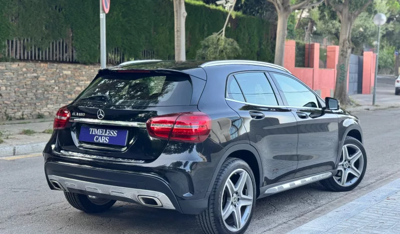 
								Mercedes GLA 180 7G-DCT AMG Line full									