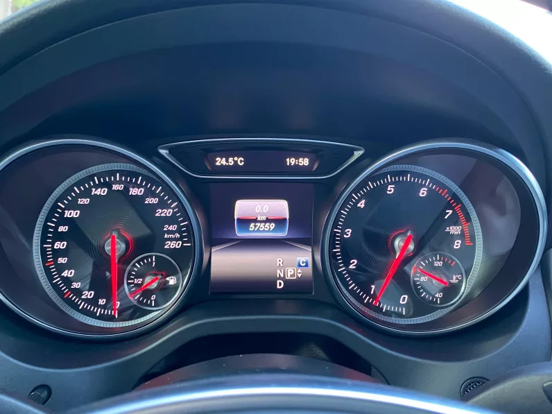 
								Mercedes GLA 180 7G-DCT AMG Line full									