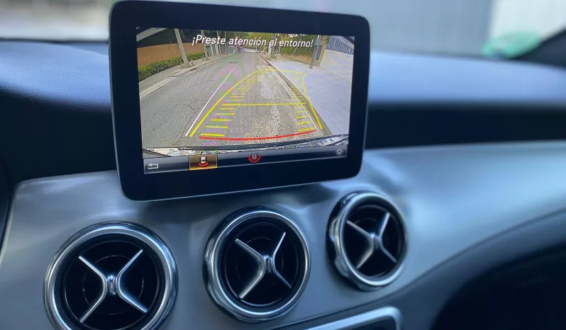 
								Mercedes GLA 180 7G-DCT AMG Line full									