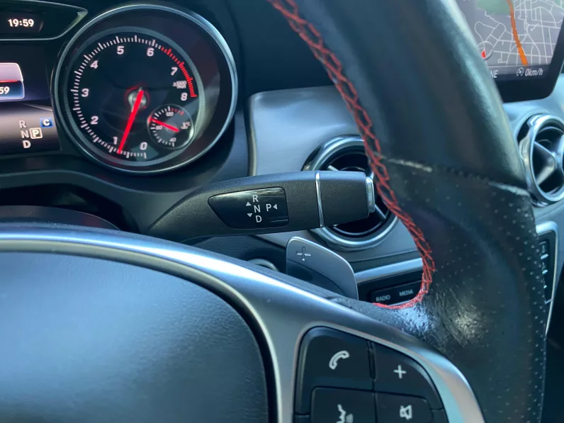 
								Mercedes GLA 180 7G-DCT AMG Line full									