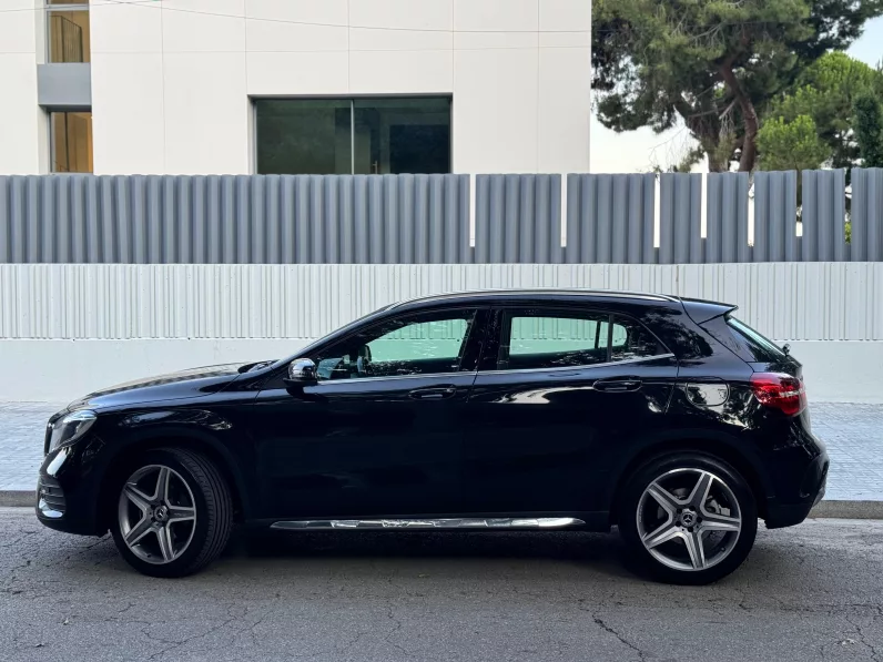 
								Mercedes GLA 180 7G-DCT AMG Line full									