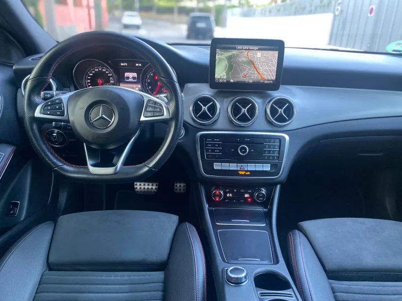 
								Mercedes GLA 180 7G-DCT AMG Line full									