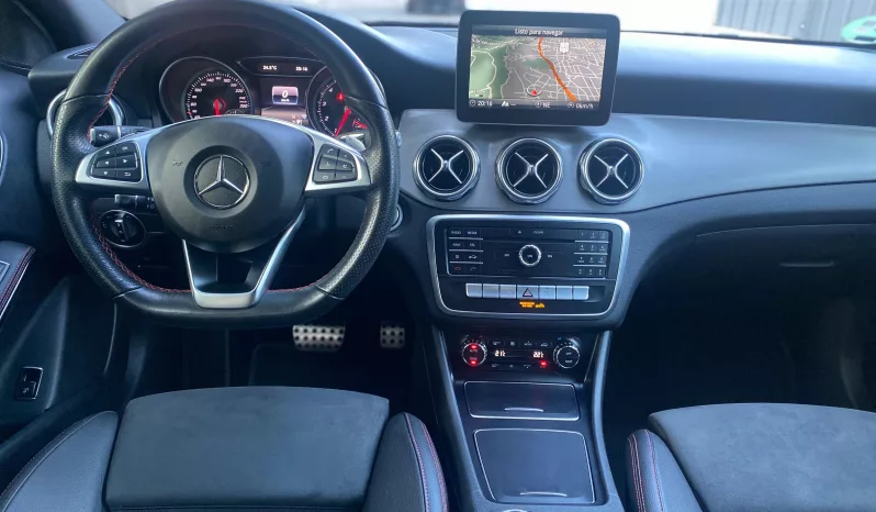 
								Mercedes GLA 180 7G-DCT AMG Line full									