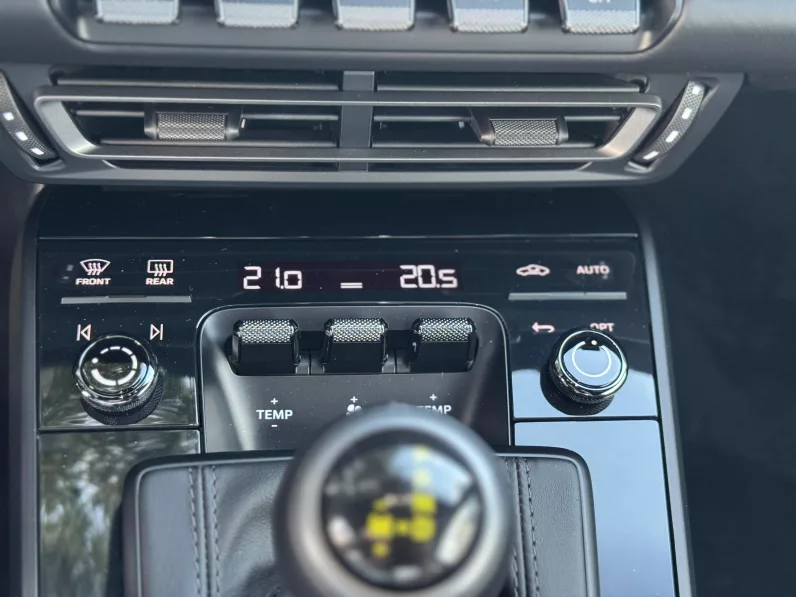 
								PORSCHE 911 GT3 Touring Pack full									