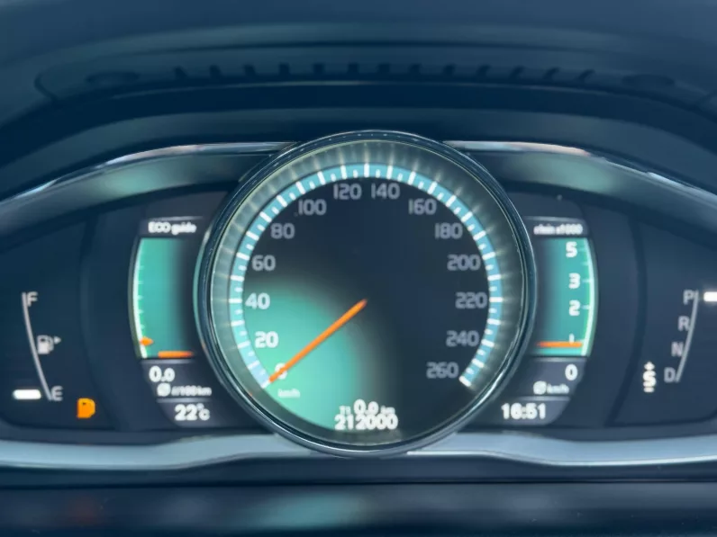 
								Volvo XC60 D4 AWD Summum full									