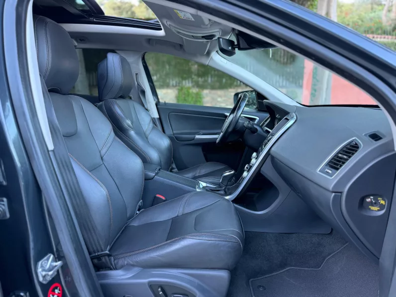 
								Volvo XC60 D4 AWD Summum full									