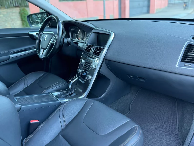 
								Volvo XC60 D4 AWD Summum full									