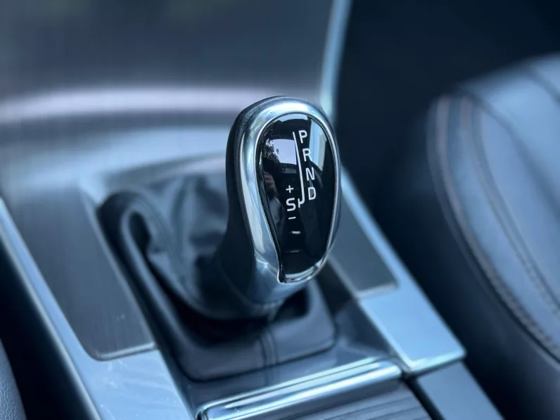 
								Volvo XC60 D4 AWD Summum full									