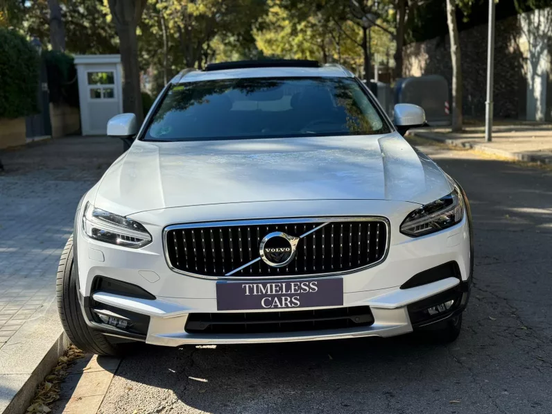 
								Volvo V90CC D5 AWD Auto full									