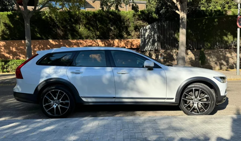 
								Volvo V90CC D5 AWD Auto full									