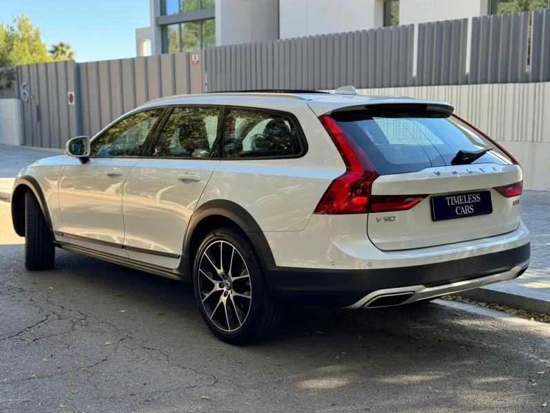 
								Volvo V90CC D5 AWD Auto full									