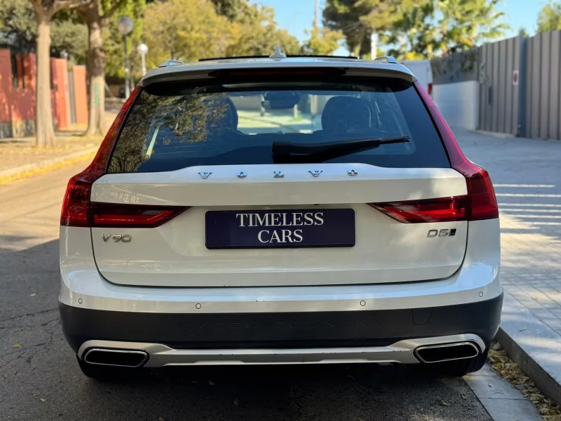 
								Volvo V90CC D5 AWD Auto full									