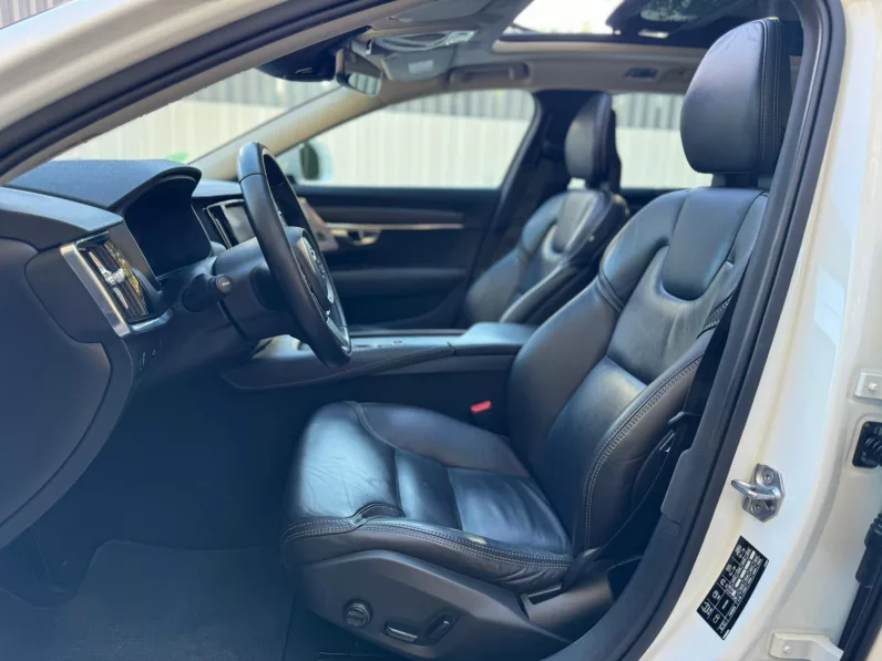 
								Volvo V90CC D5 AWD Auto full									