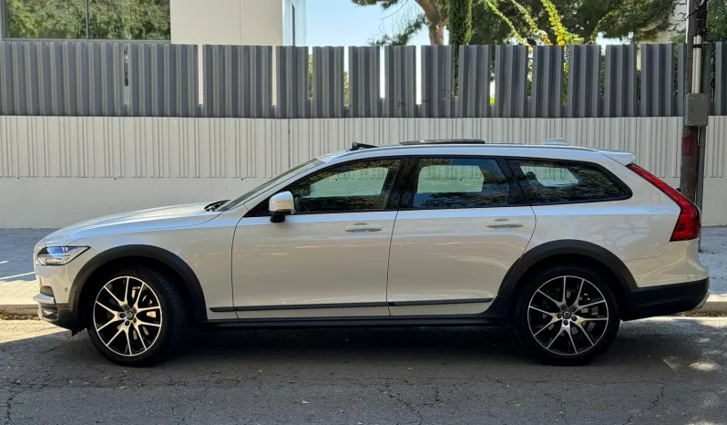 
								Volvo V90CC D5 AWD Auto full									