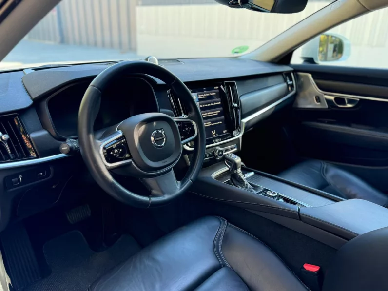 
								Volvo V90CC D5 AWD Auto full									