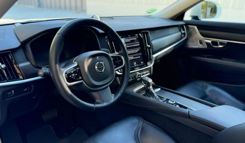 
								Volvo V90CC D5 AWD Auto full									