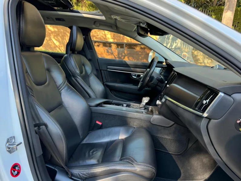 
								Volvo V90CC D5 AWD Auto full									