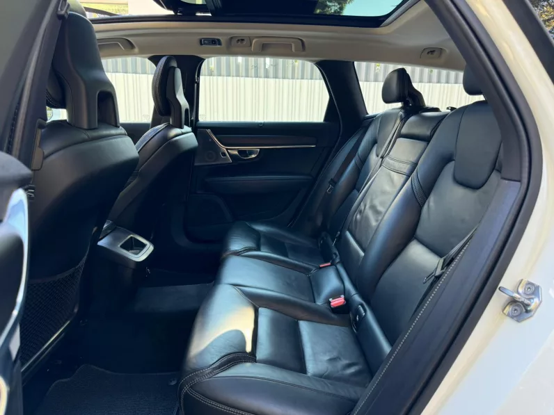 
								Volvo V90CC D5 AWD Auto full									