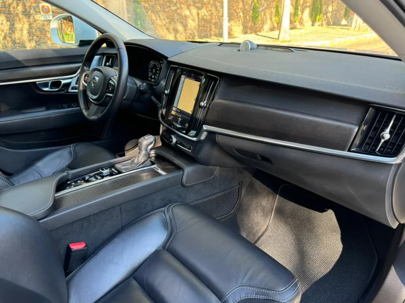 
								Volvo V90CC D5 AWD Auto full									