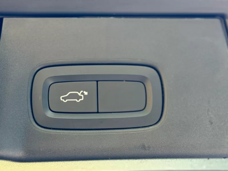 
								Volvo V90CC D5 AWD Auto full									