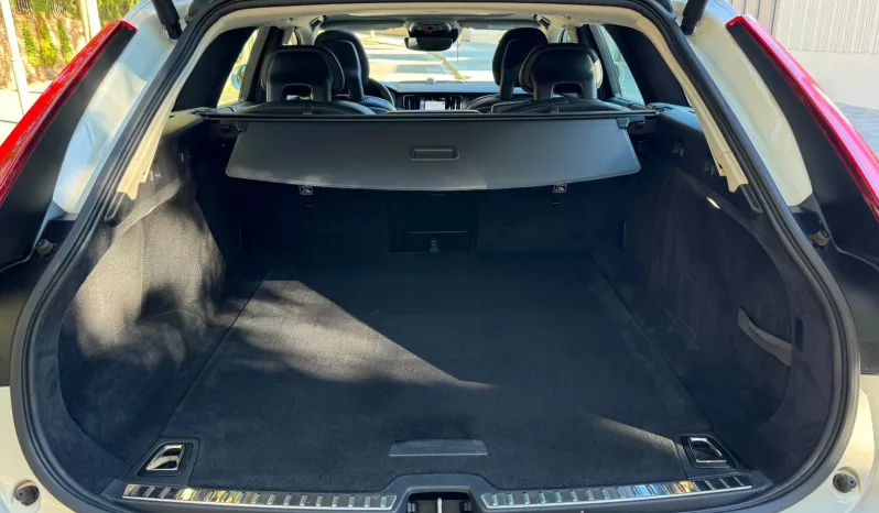 
								Volvo V90CC D5 AWD Auto full									