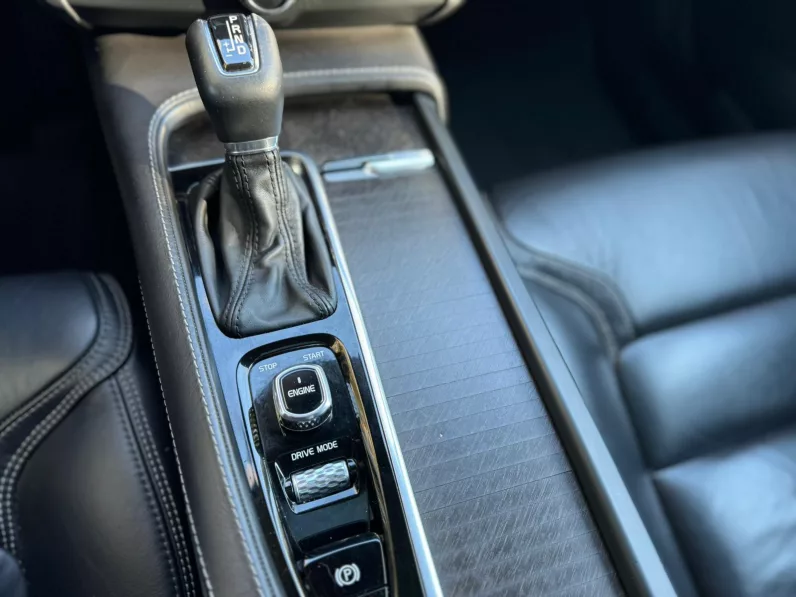 
								Volvo V90CC D5 AWD Auto full									