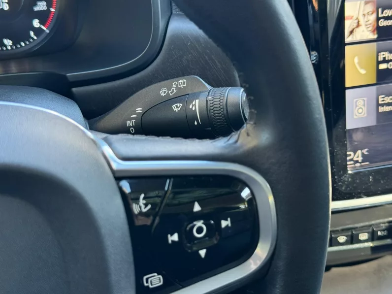 
								Volvo V90CC D5 AWD Auto full									