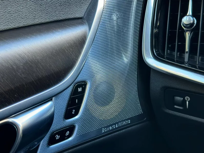 
								Volvo V90CC D5 AWD Auto full									