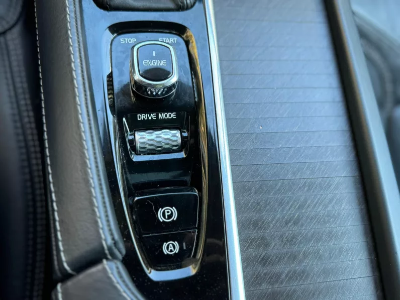 
								Volvo V90CC D5 AWD Auto full									