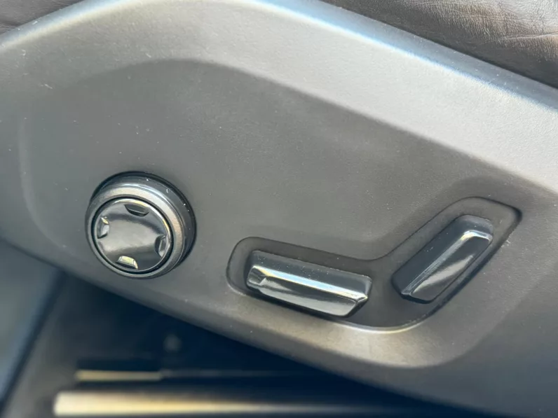 
								Volvo V90CC D5 AWD Auto full									