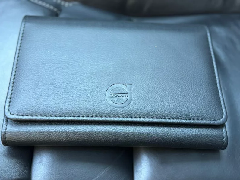 
								Volvo V90CC D5 AWD Auto full									