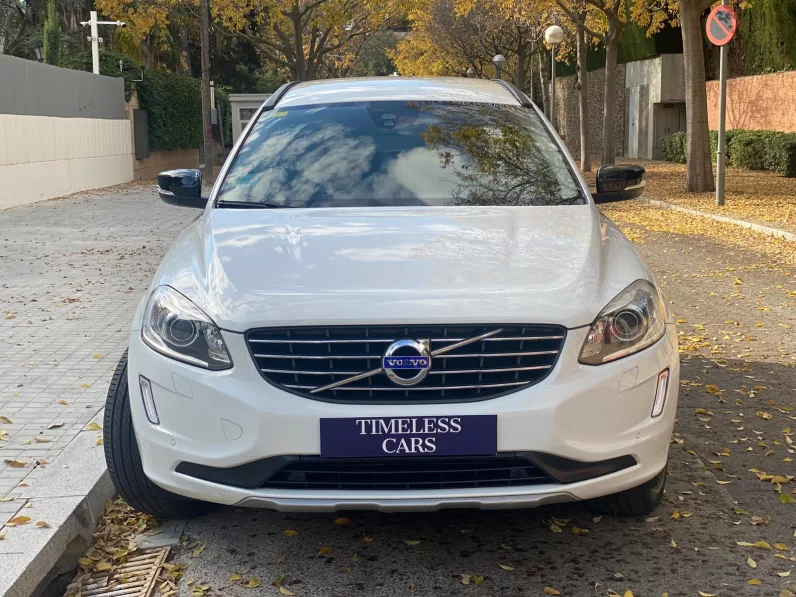 
								VOLVO XC60 D4 AWD AUT. MOMENTUM full									
