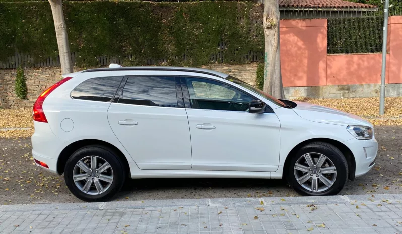 
								VOLVO XC60 D4 AWD AUT. MOMENTUM full									