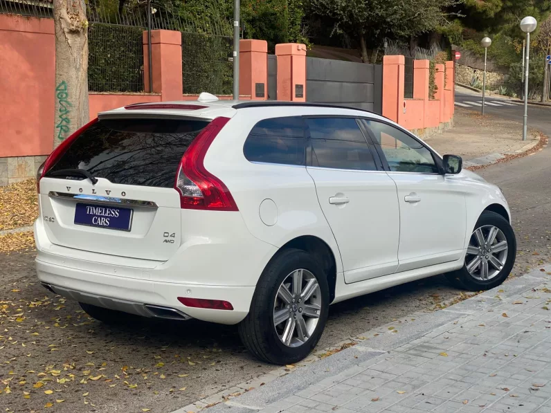 
								VOLVO XC60 D4 AWD AUT. MOMENTUM full									