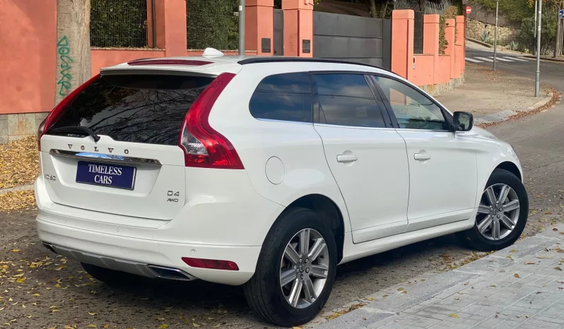 
								VOLVO XC60 D4 AWD AUT. MOMENTUM full									