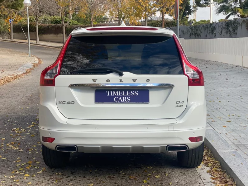 
								VOLVO XC60 D4 AWD AUT. MOMENTUM full									