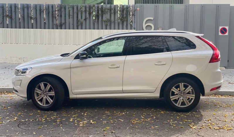 
								VOLVO XC60 D4 AWD AUT. MOMENTUM full									