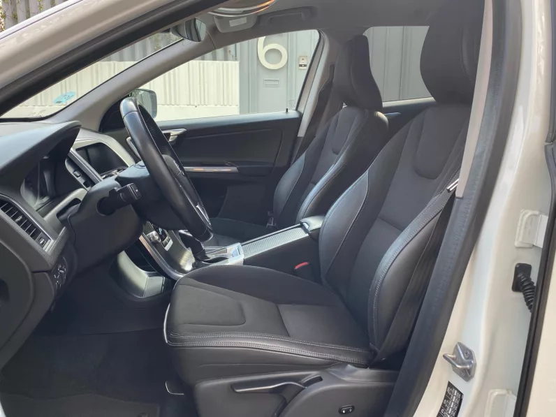 
								VOLVO XC60 D4 AWD AUT. MOMENTUM full									