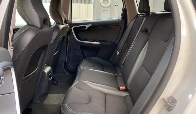 
								VOLVO XC60 D4 AWD AUT. MOMENTUM full									