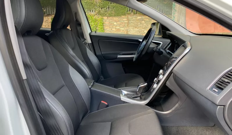 
								VOLVO XC60 D4 AWD AUT. MOMENTUM full									