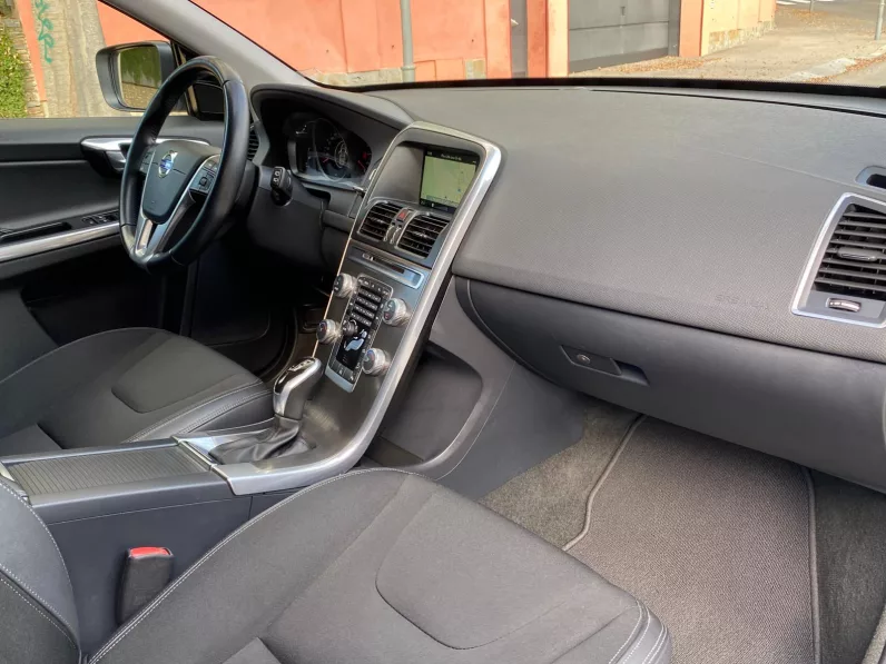 
								VOLVO XC60 D4 AWD AUT. MOMENTUM full									