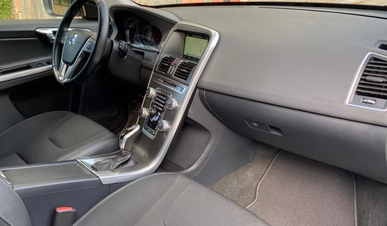 
								VOLVO XC60 D4 AWD AUT. MOMENTUM full									